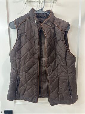 Quilted Brown Sleeveless Vest with Contrast Piping